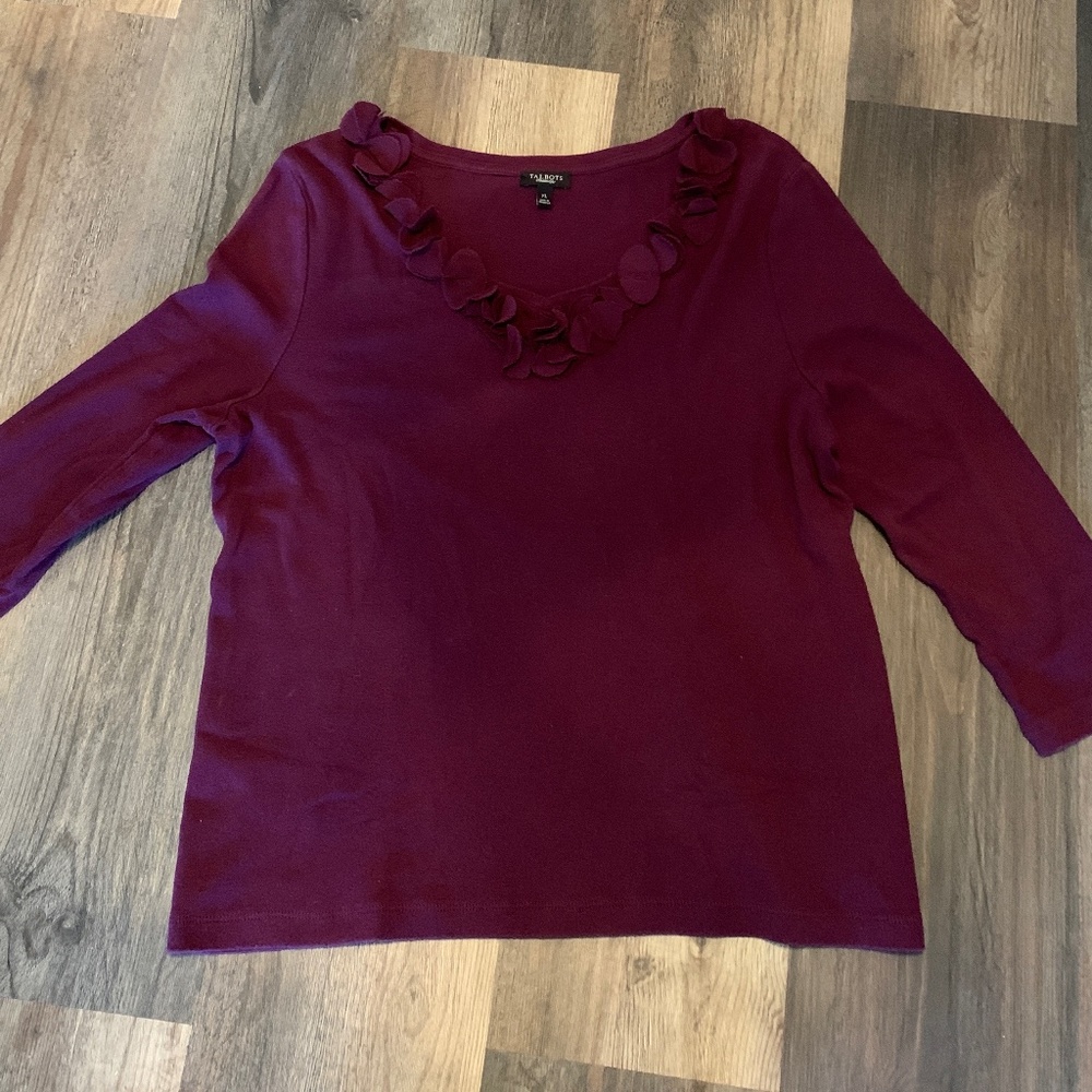 Talbots‎ blooming flowers v neck. Worn twice